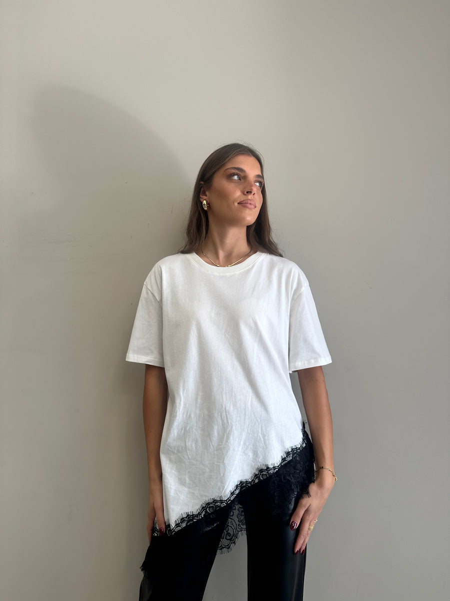 LMN T-shirt asimmetrica bianca pizzo nero