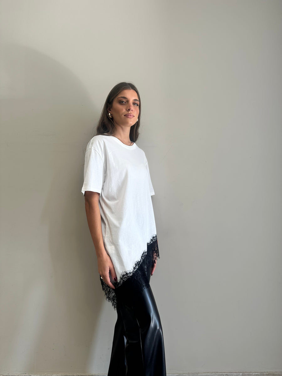 LMN T-shirt asimmetrica bianca pizzo nero