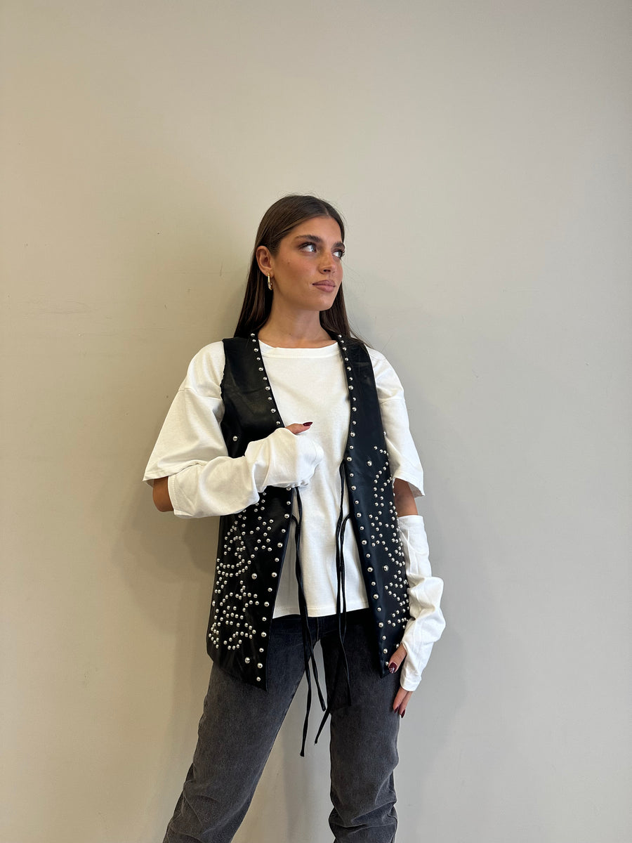 GLAMOROUS Gilet ecopelle borchie