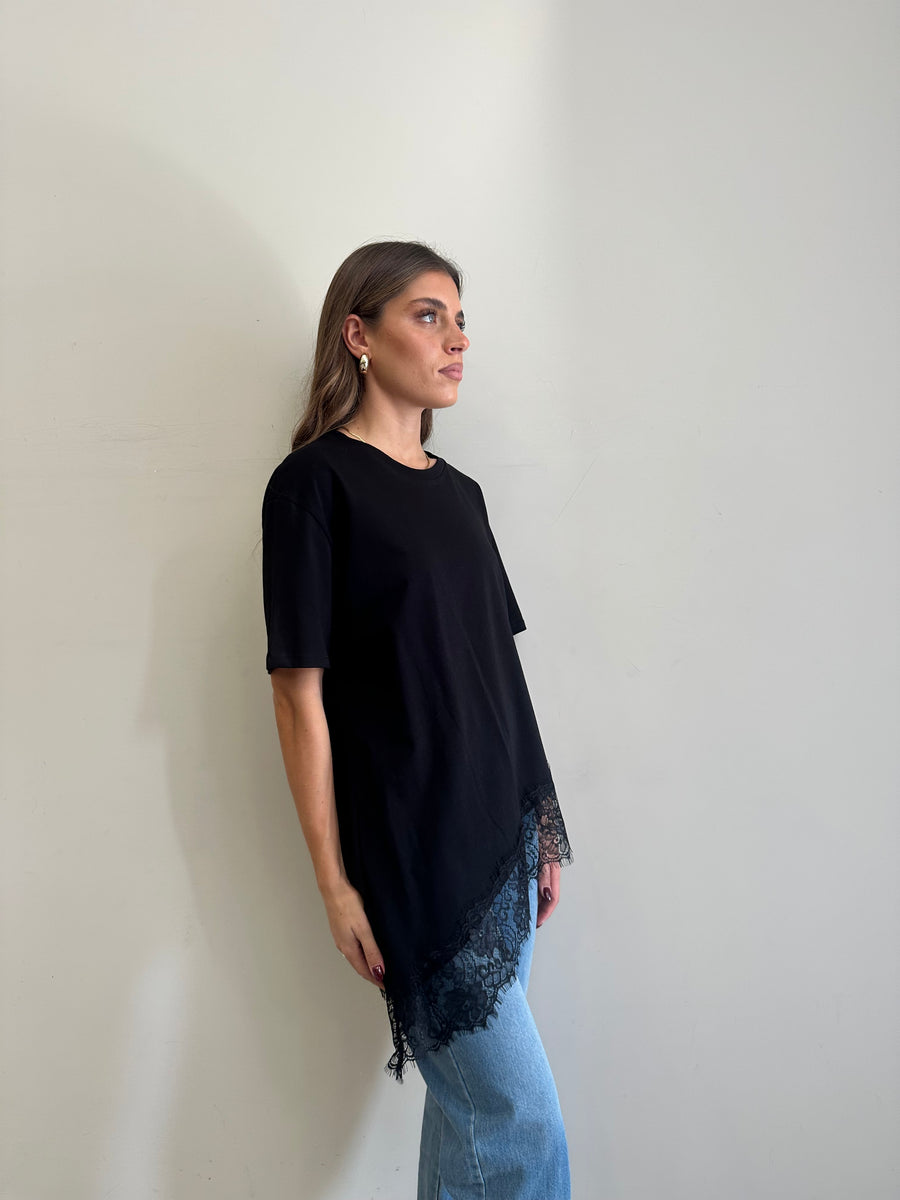 LMN T-shirt asimmetrica nera pizzo nero
