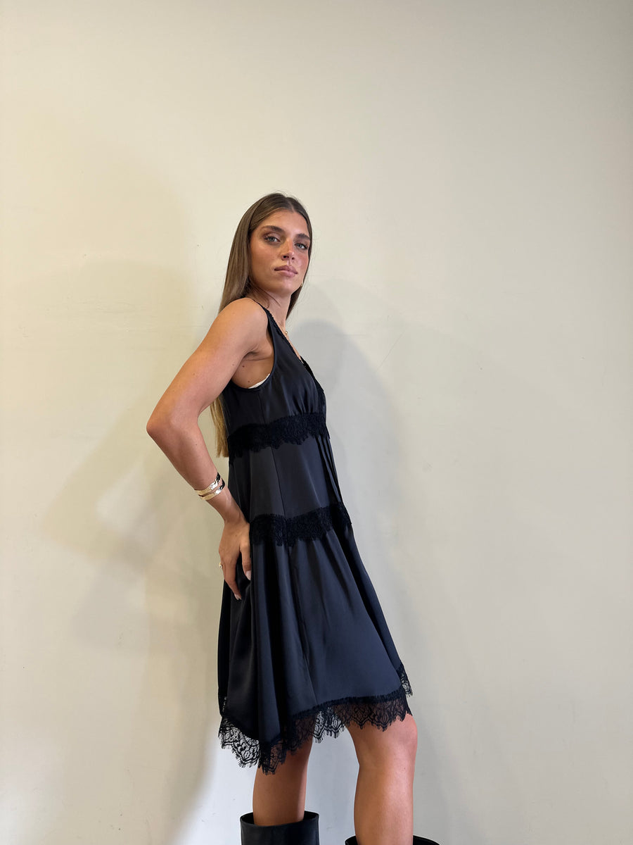 MOTEL Abito satin pizzo nero