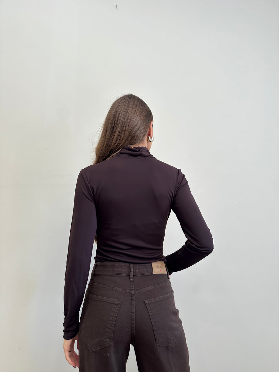 GLAMOROUS Body collo alto moro