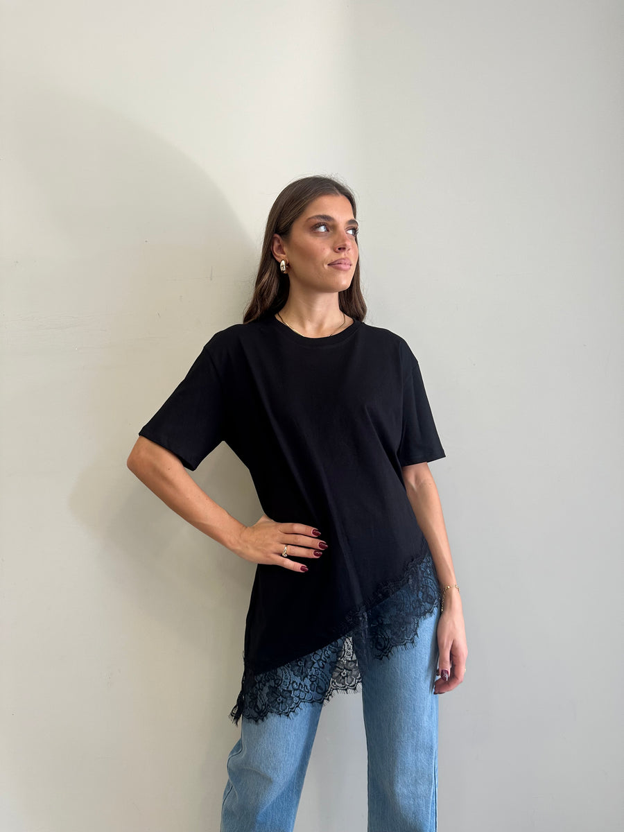 LMN T-shirt asimmetrica nera pizzo nero