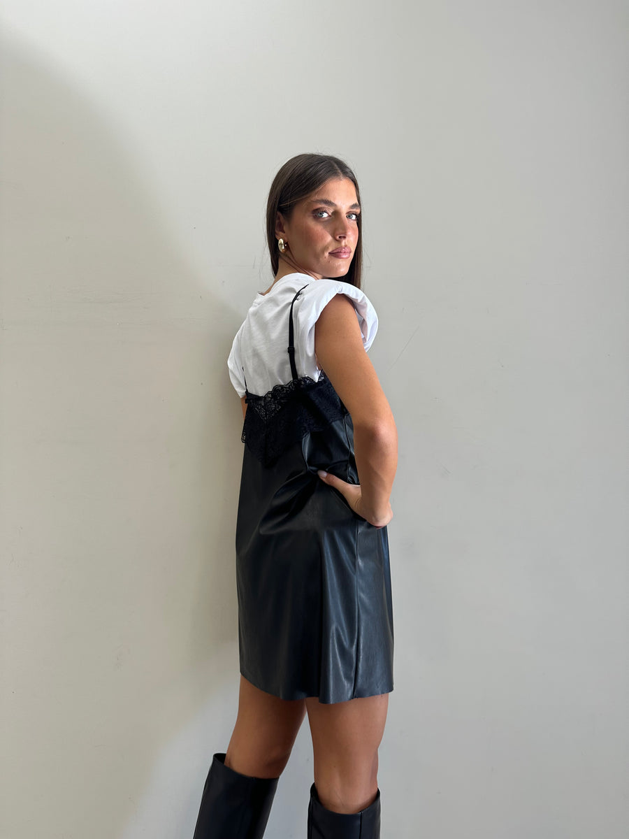 DIXIE Abito ecopelle nero pizzo e t-shirt bianca