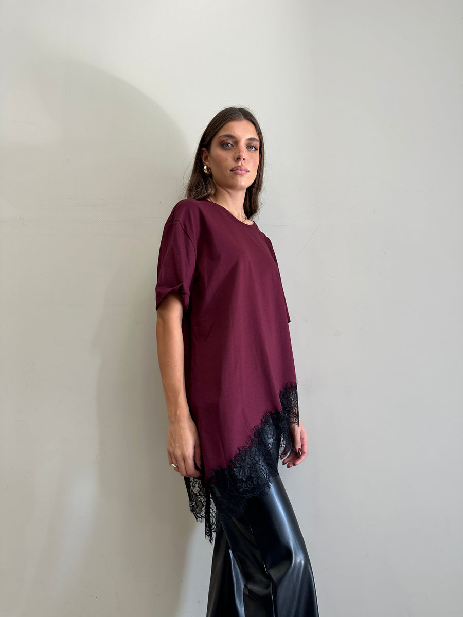 LMN T-shirt asimmetrica bordeaux pizzo nero