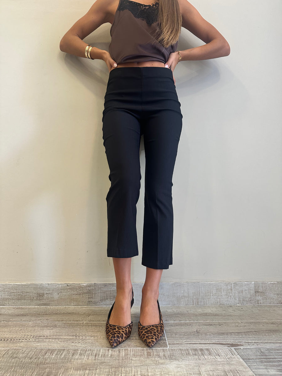 MOTEL Pantalone 3/4  flare elasticizzato nero