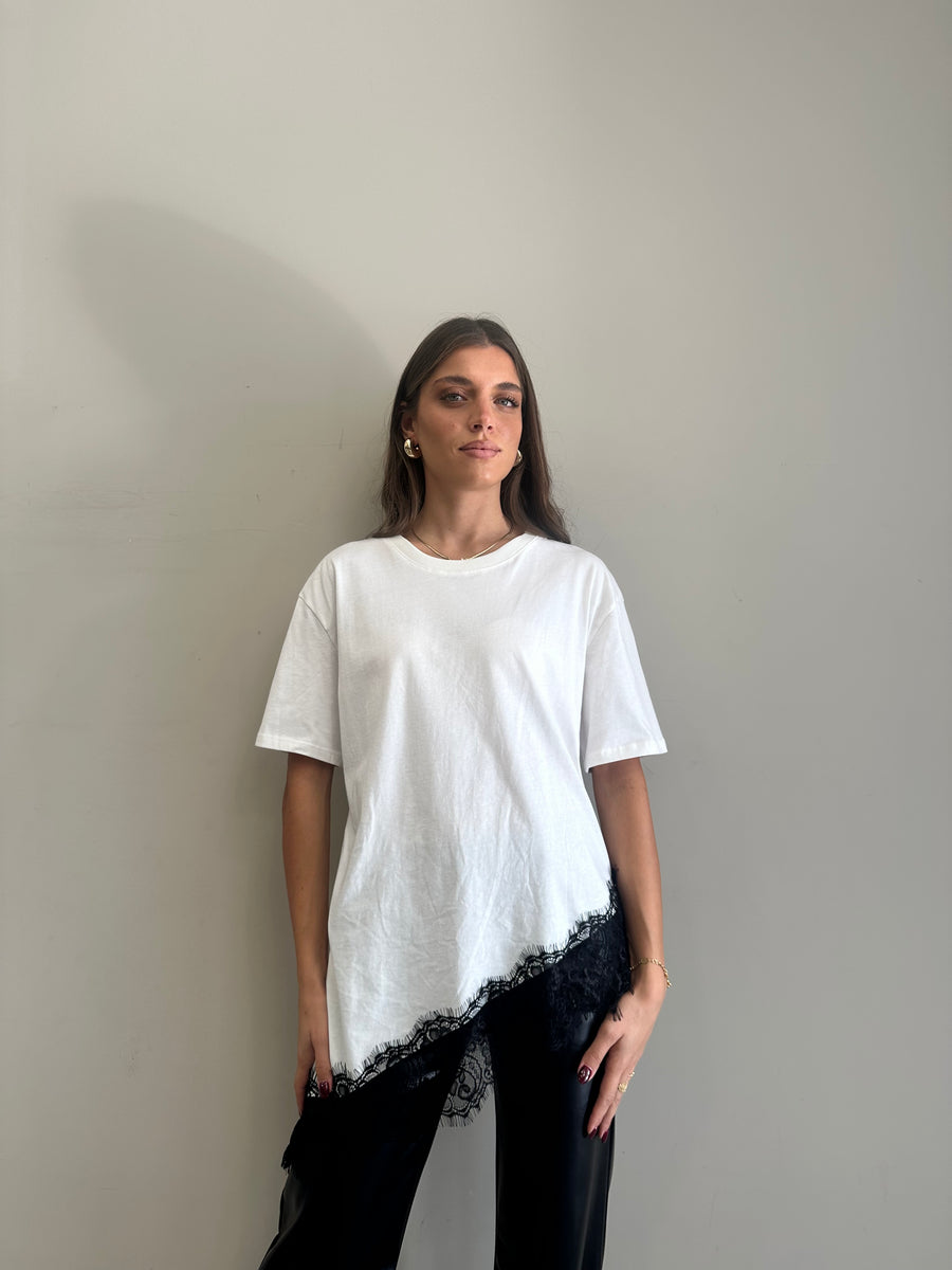 LMN T-shirt asimmetrica bianca pizzo nero