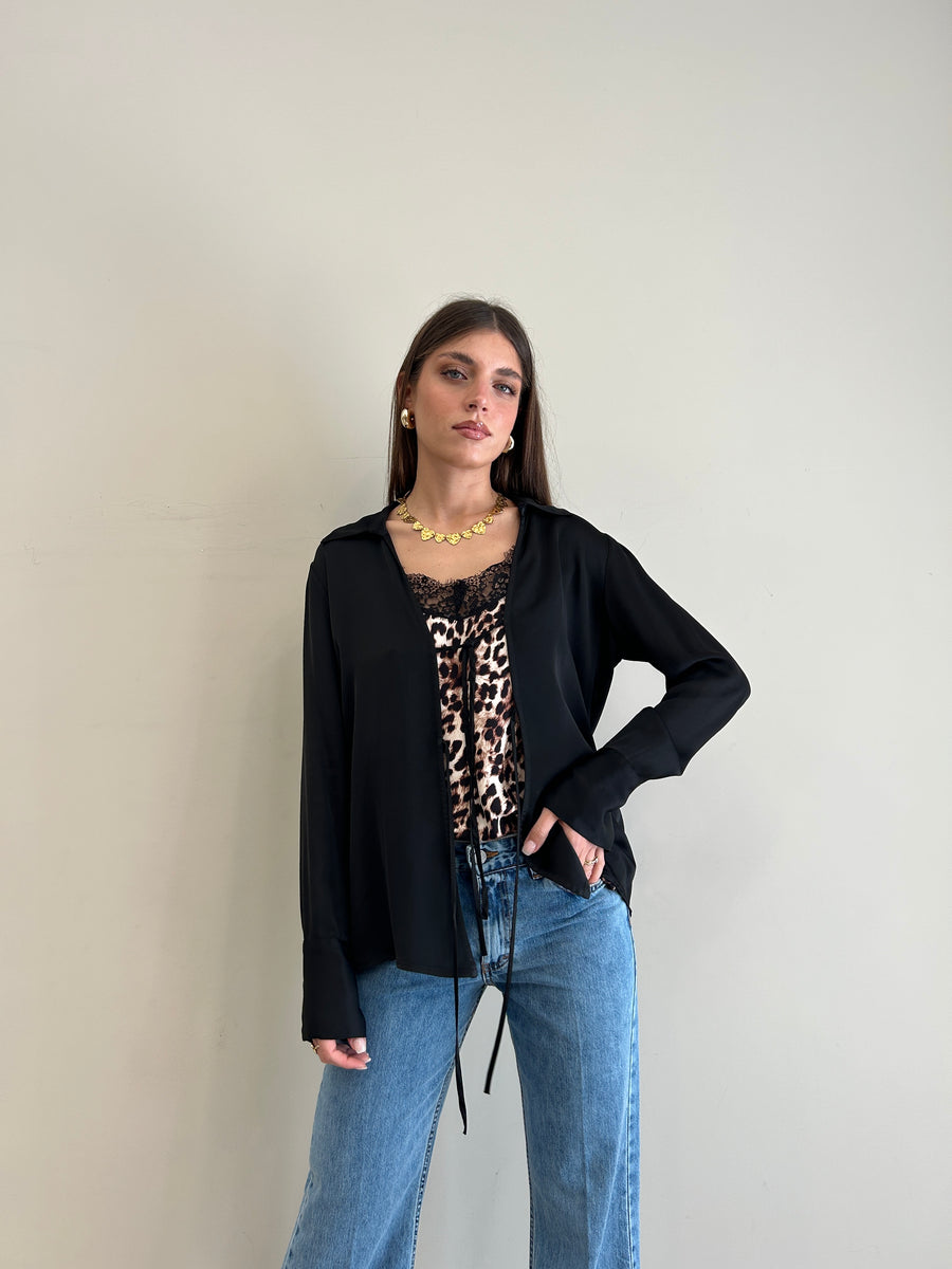 MOTEL Blusa nera lacci