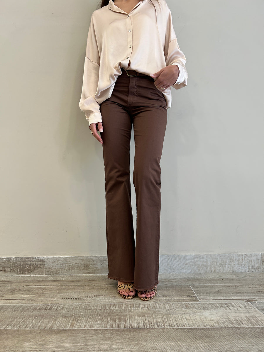 MOTEL Pantalone elasticizzato flare cioccolato