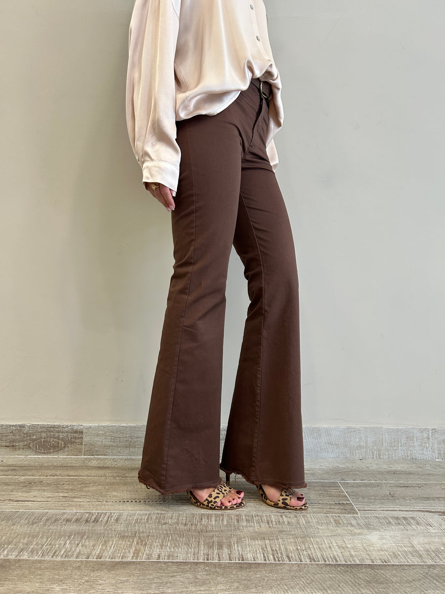 MOTEL Pantalone elasticizzato flare cioccolato