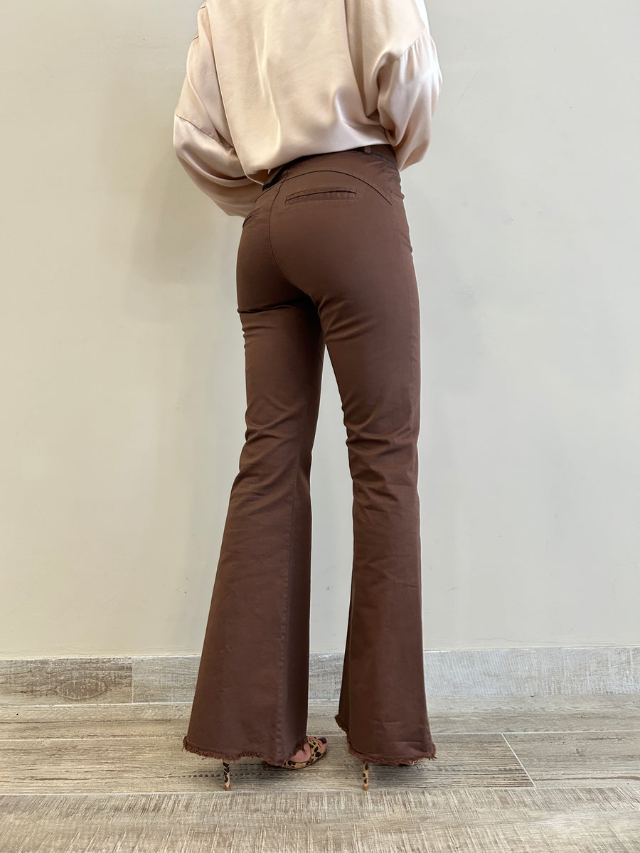 MOTEL Pantalone elasticizzato flare cioccolato