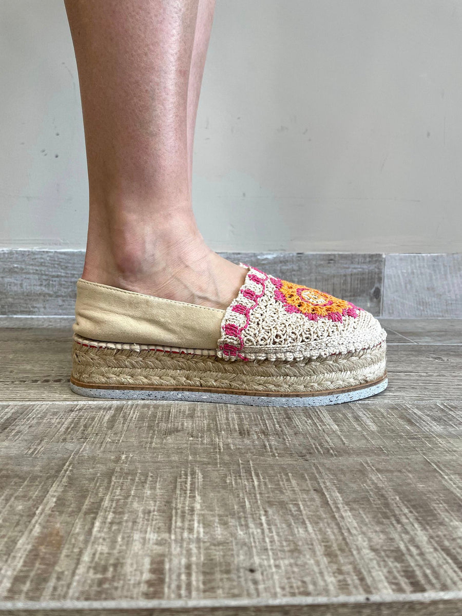 ESPADRILLES Slip-on macramè sabbia